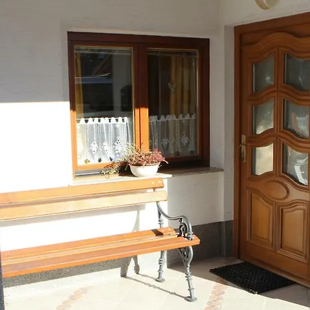 Apartma Lipa *