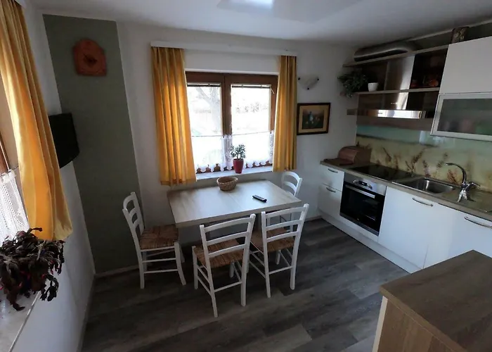 Apartma Lipa דירה *